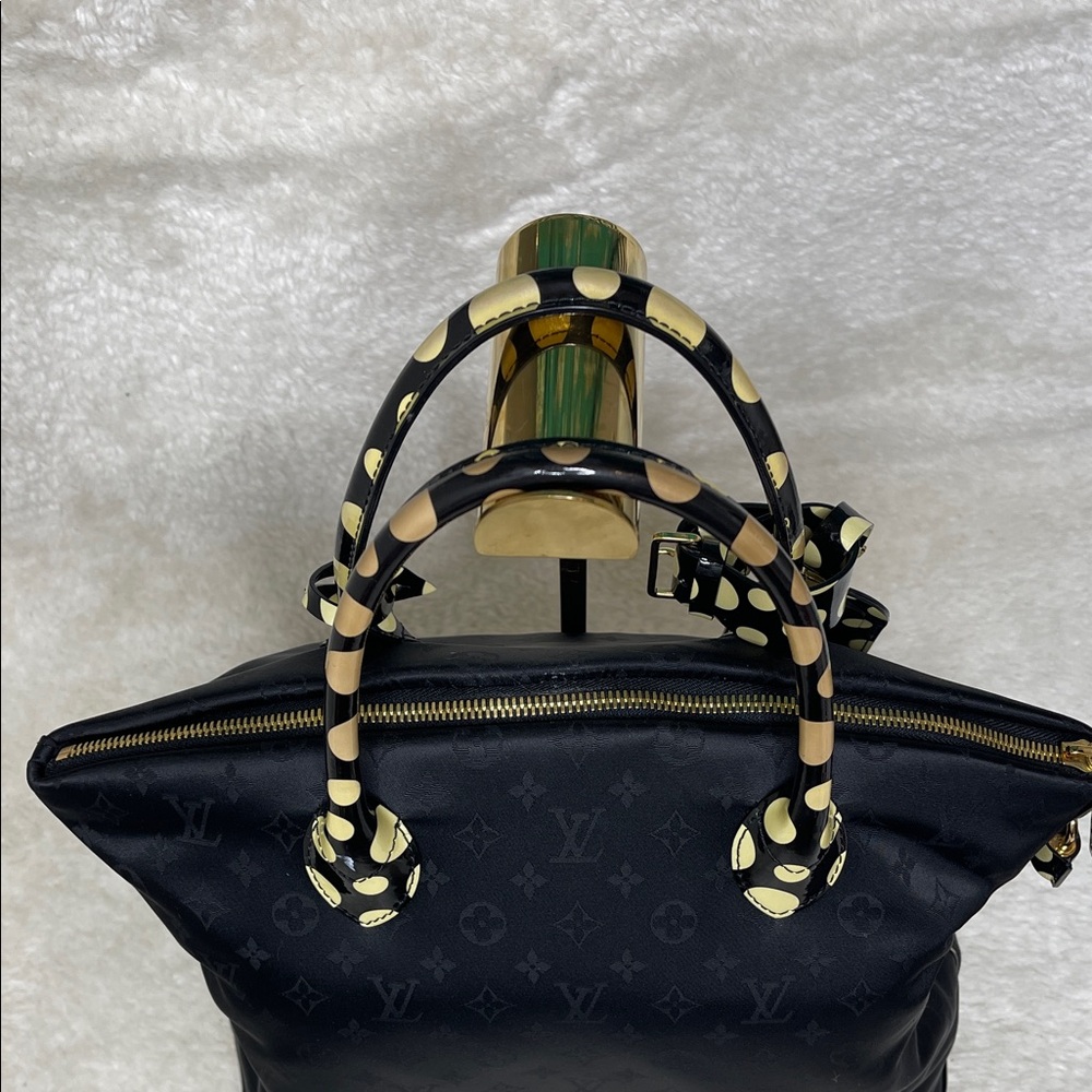 Louis Vuitton x Yayoi Kusama Nylon Monogram Lockit MM Limited Edition Tote Bag - Picture 3 of 16